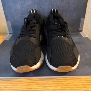 REEBOK PERFORMANCE ZIG DYNAMICA SNEAKERS CORE BLACK And  RUBBER GUM, SIZE  9.5